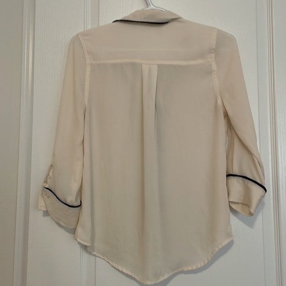 White shirt - Picture 3 of 7